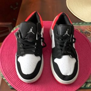 COPY NOT ORIGINAL. AIR JORDAN 1LOW UNISEX SHOES these shoes are new.